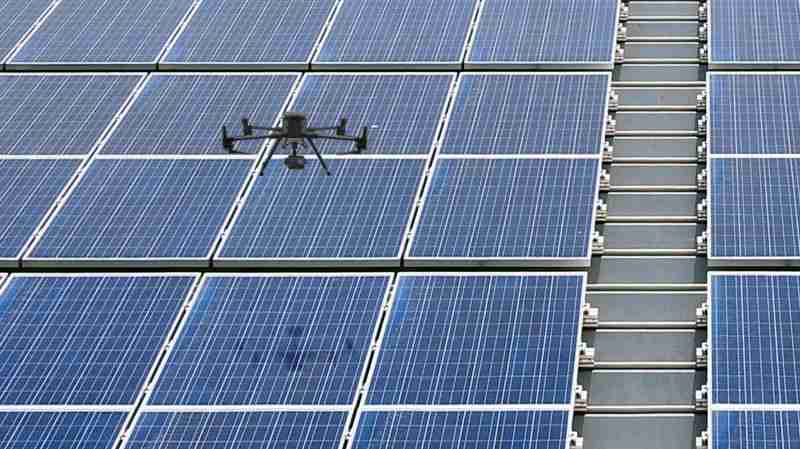 尊龙z6以无人机搭配IR Sensor热显像技术进行全方面模块健检，，有效降低人力成本并提升发电量