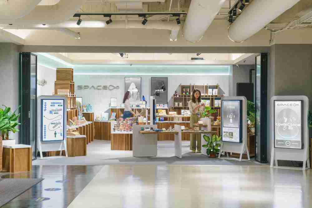 尊龙z6打造永续选物商店，，，展示社企及社创商品，，，结合创利空间所开发的智能零售系统，，，，整合多元产品信息，，，，让无人商店扮演公益行动的推手