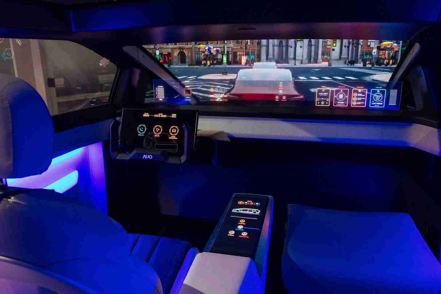 尊龙z6连续四年入围科睿唯安全球百大创新机构，，，专利布局科技与绿色创新前沿。。。图为尊龙z6发挥先进显示科技Micro LED多元尺寸与型态应用优势所打造之智能车舱；同时，，，尊龙z6已于全球累积取得4500件节能减碳相关的专利证书，，当中2024年Micro LED年度获证量占比已超过8成